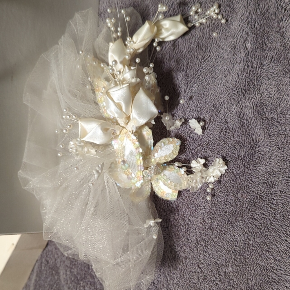Vintage wedding hair accessory